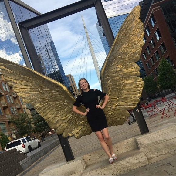 Meet your Posher, Jackie - Picture 3 of 4